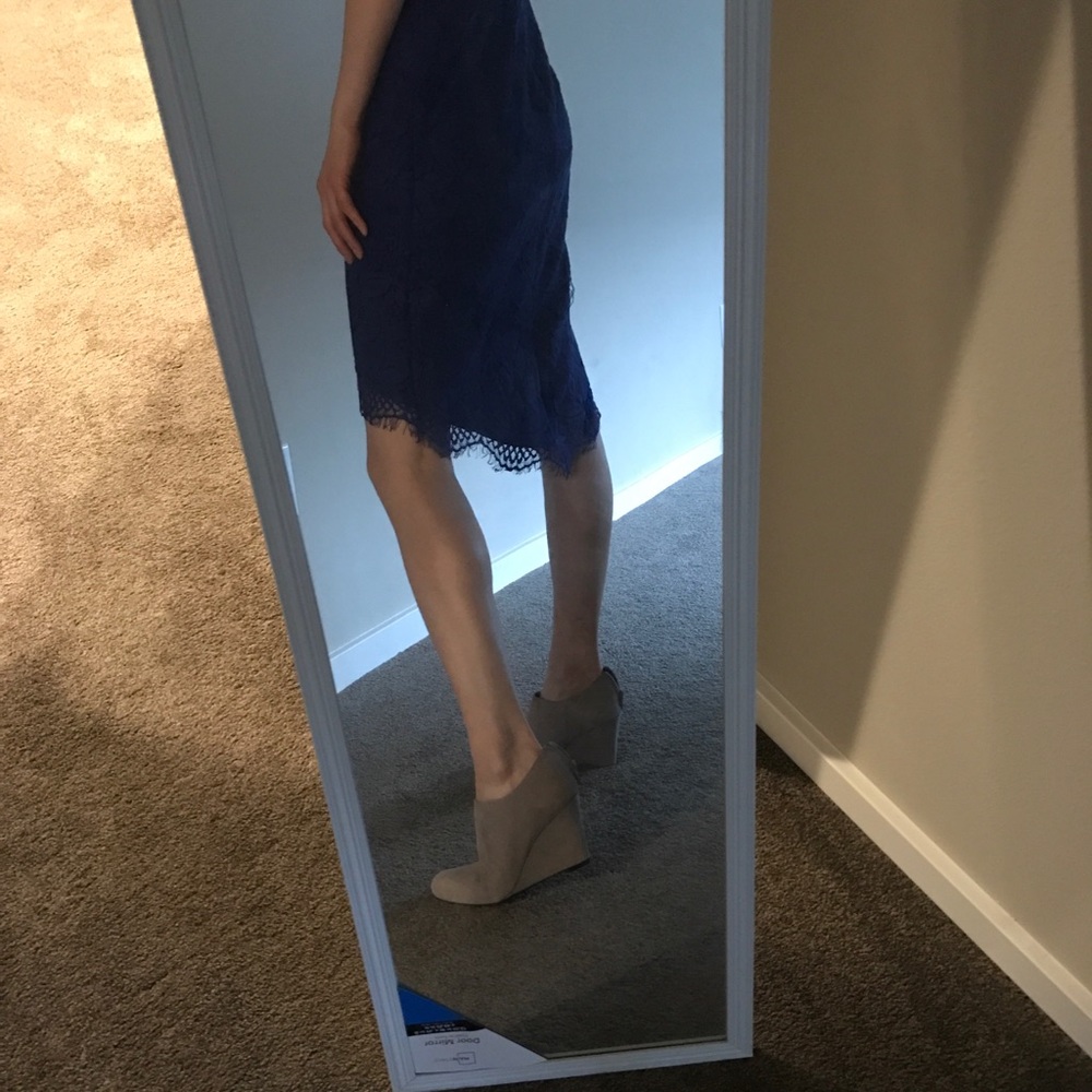 Gorgeous lace high low dress - Picture 4 of 6